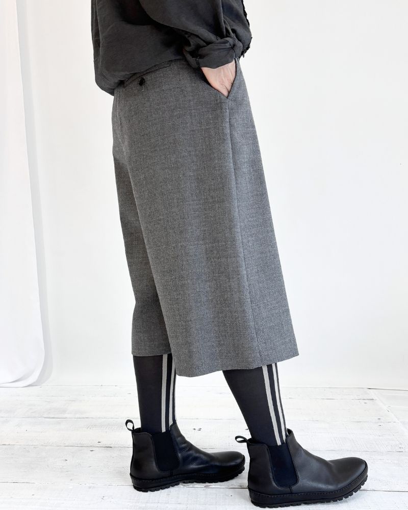 JOY-WO Wool Twill Center Tuck Shorts in HeavyGray