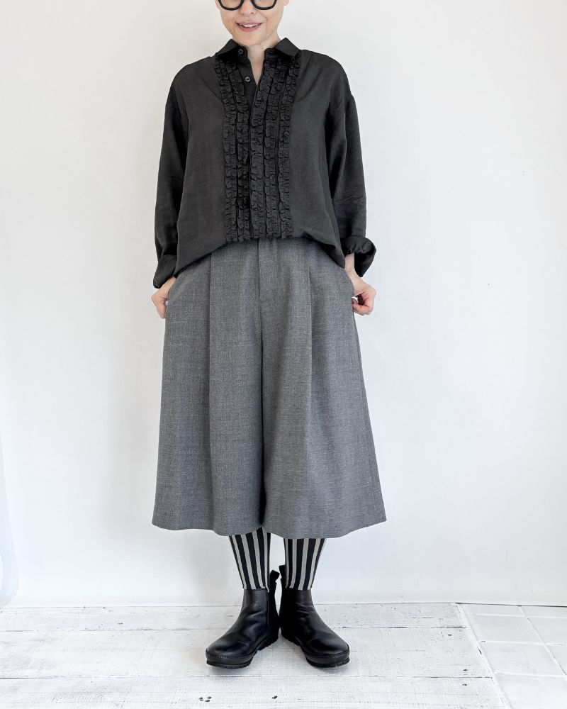 JOY-WO Wool Twill Center Tuck Shorts in HeavyGray