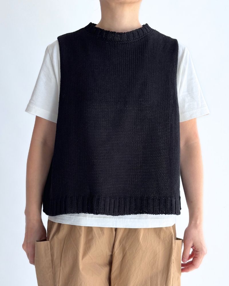Low Gauge Gima Knit Vest in Black