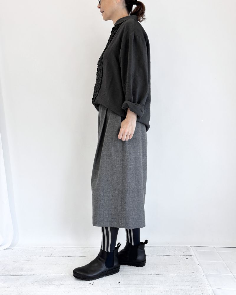 JOY-WO Wool Twill Center Tuck Shorts in HeavyGray