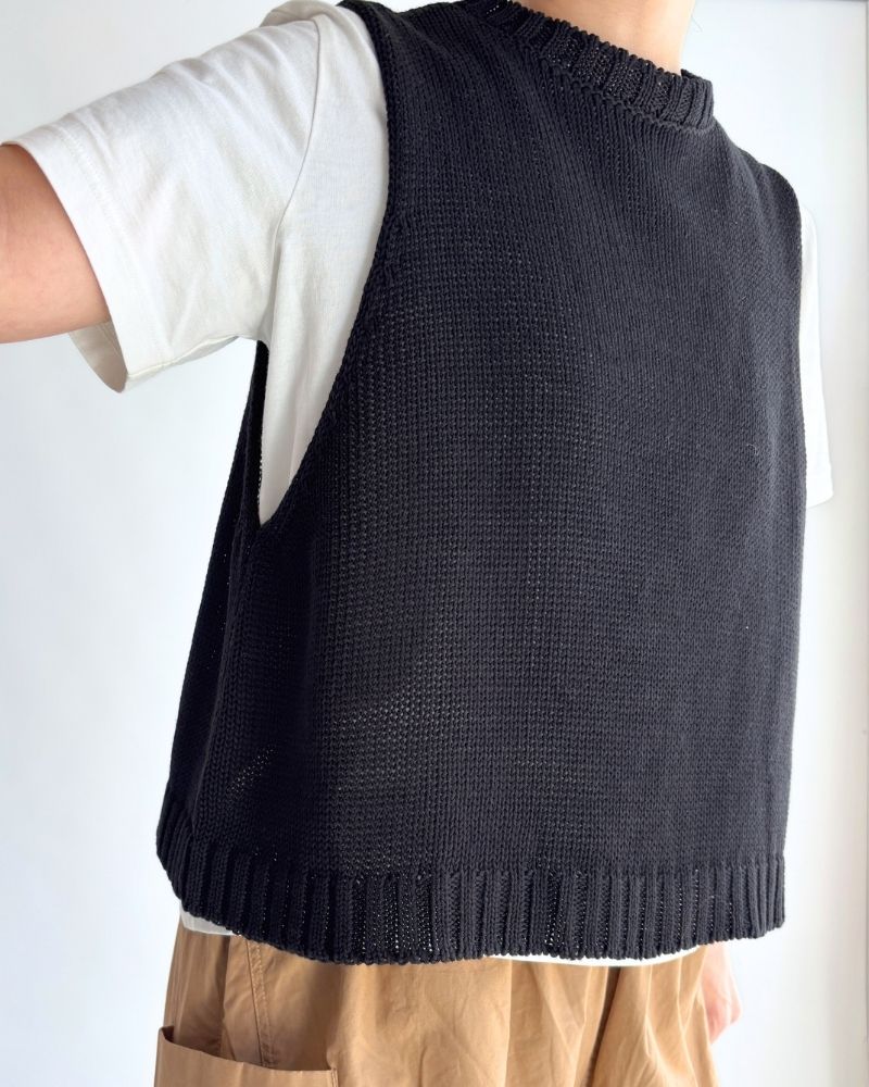 Low Gauge Gima Knit Vest in Black