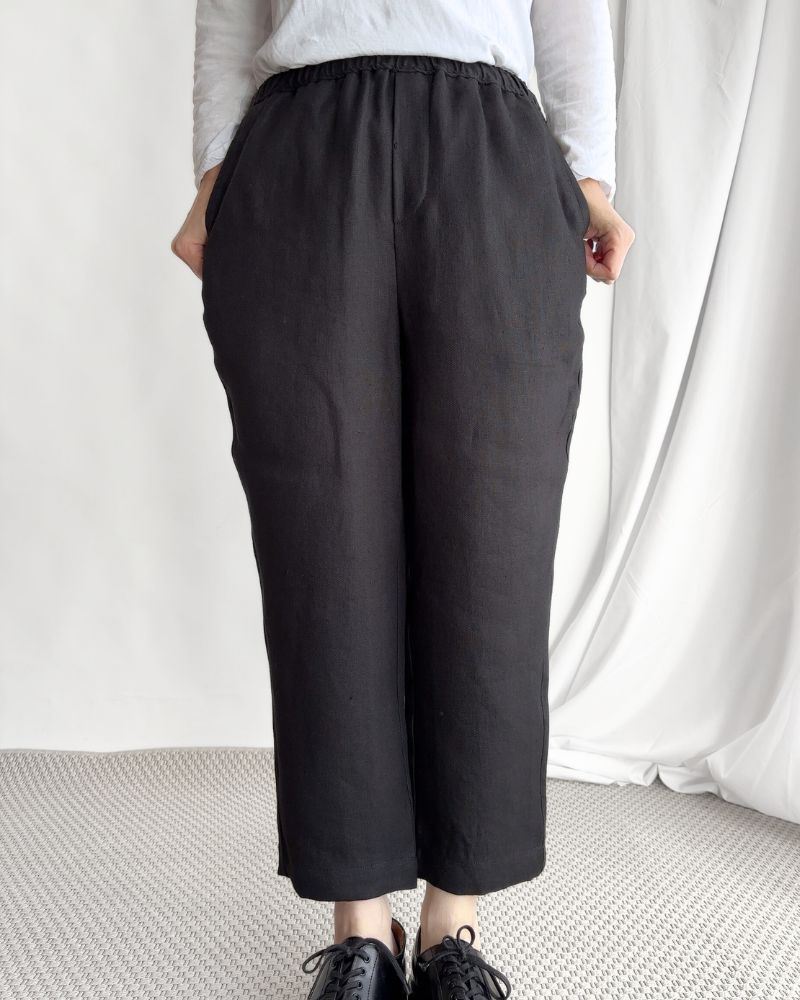 LINEN TWILL EASY TAPERED PANTS in Black