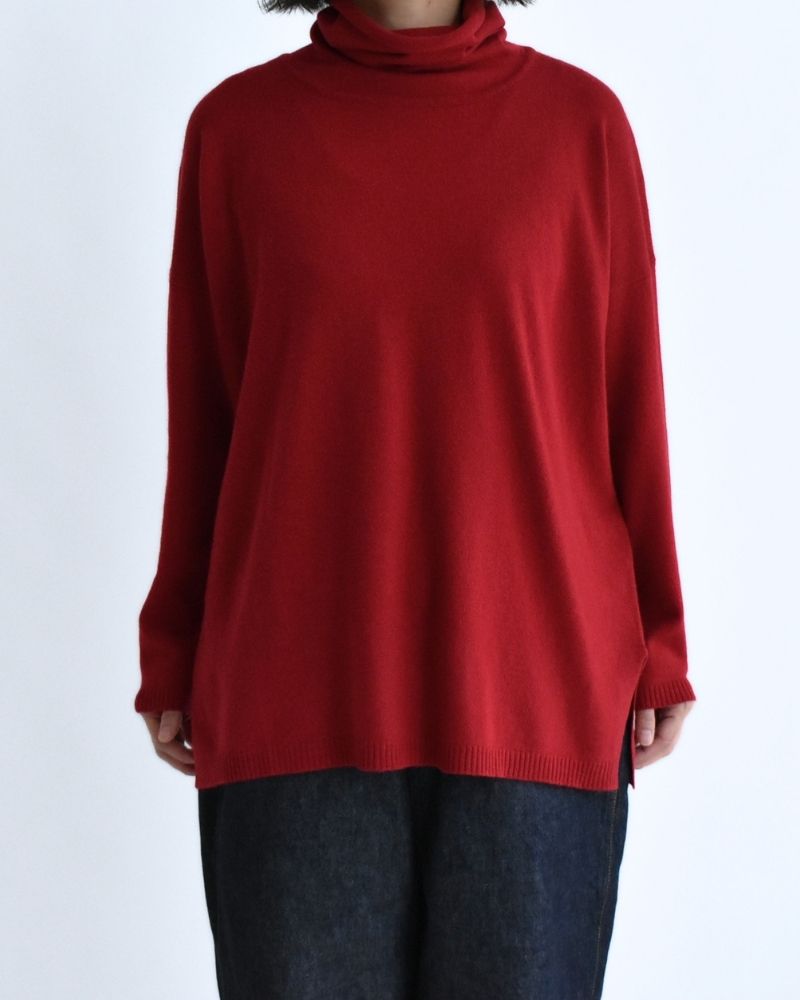 12GG Plain Stitch Drop Shoulder Polo Neck with Slit in Red