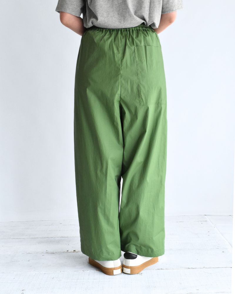 HAKAMA-POPLIN Tuck Easy Pants in Green