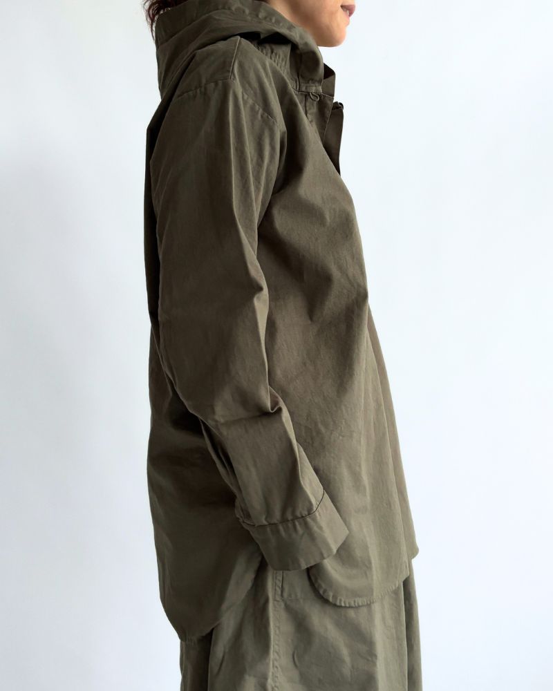 COTTON HERRINGBONE WASH HOODED PULLOVER SHIRT in KhakiHerringbone