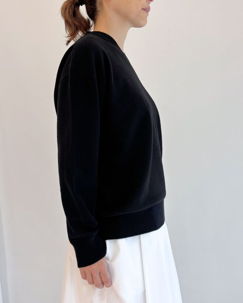 GINNY V-neck knit pullover in Black