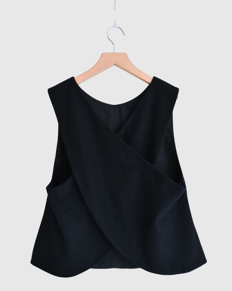 Flannel wool cross vest in Navy