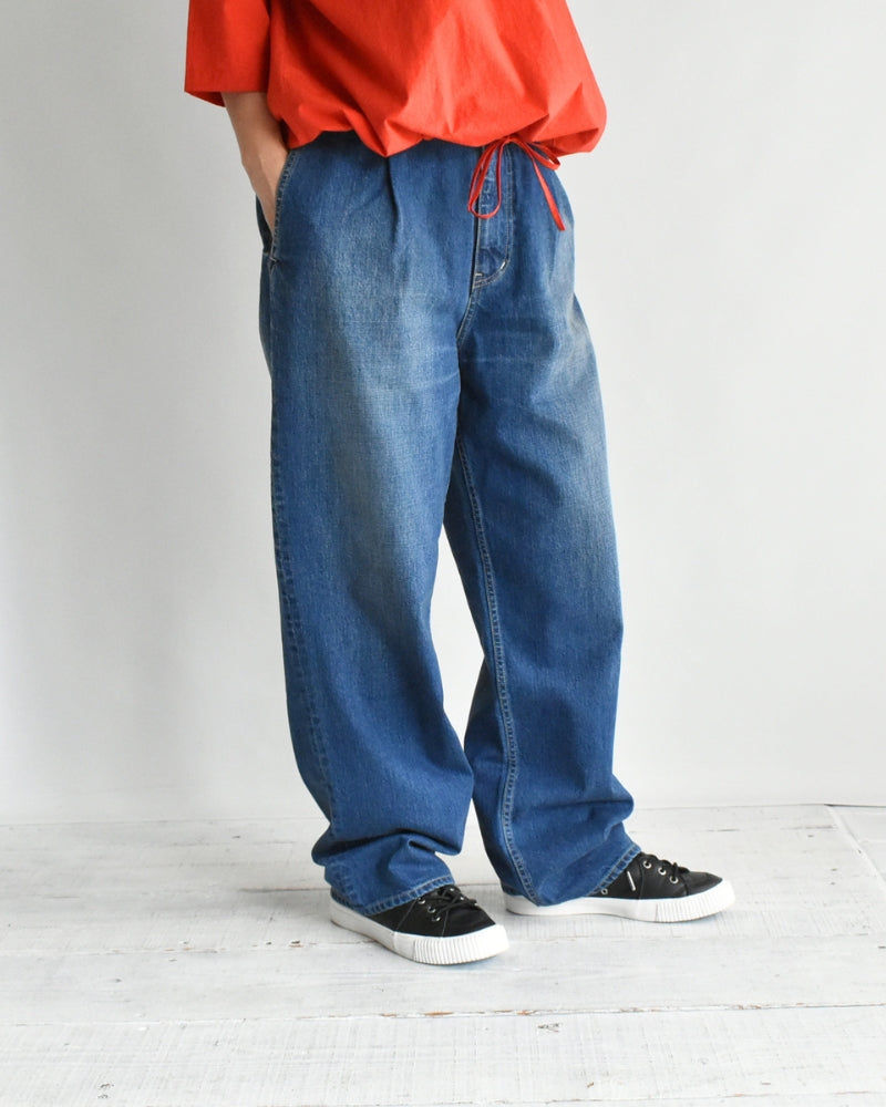 Denim tuck pants in Bleach
