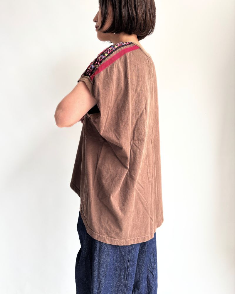 Vintage-style Tyrolean Tape Sleeveless T-shirt in Brown