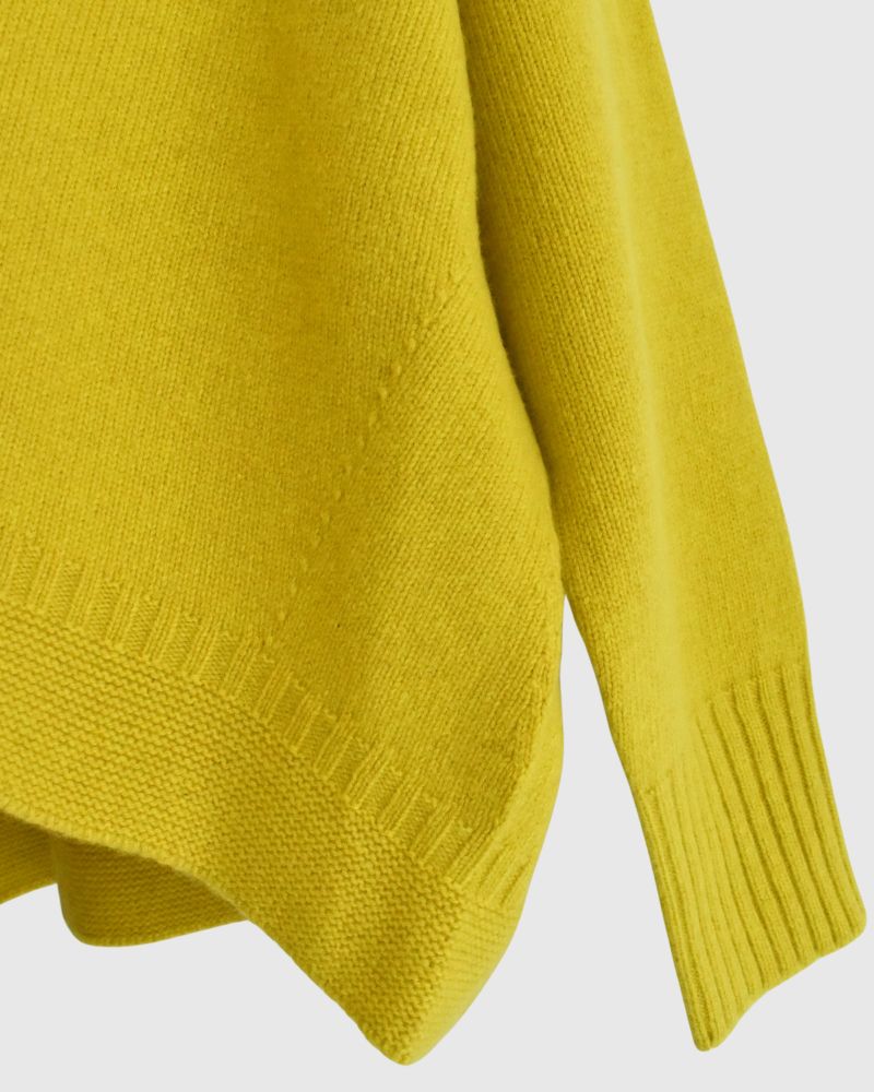 AURA V-neck knit pullover in Yellow