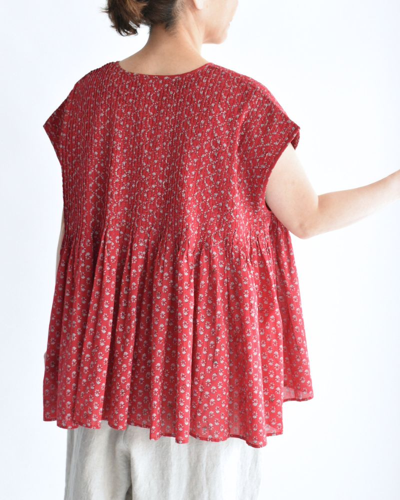 Crew-neck Button French Sleeve Shirt with Pintuck in Red