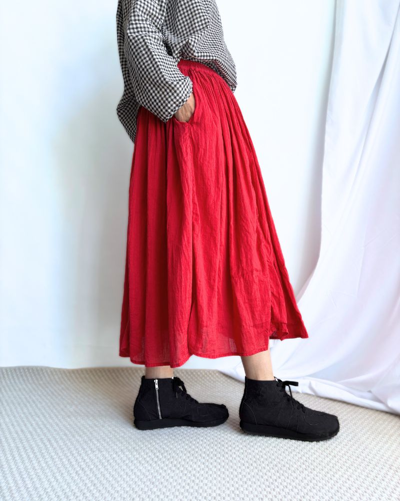 AUTO LOOM COTTON/LINEN PLAIN OVERDYE GATHERED SKIRT in Red