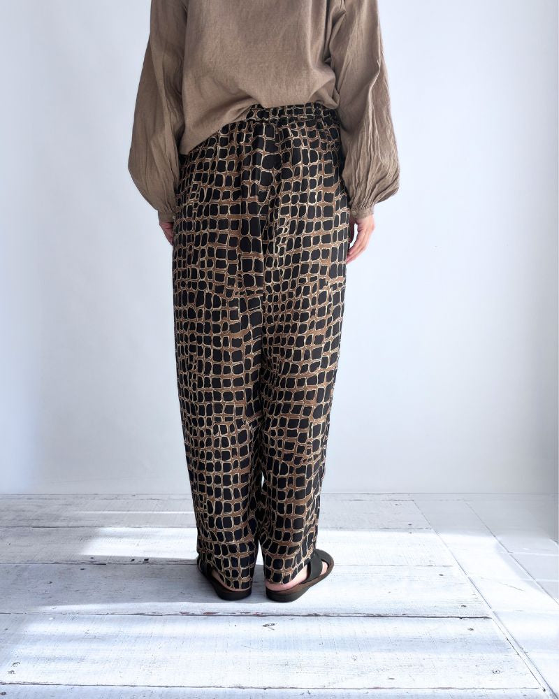 Cobblestone Pattern Easy Pants in CamelBlack
