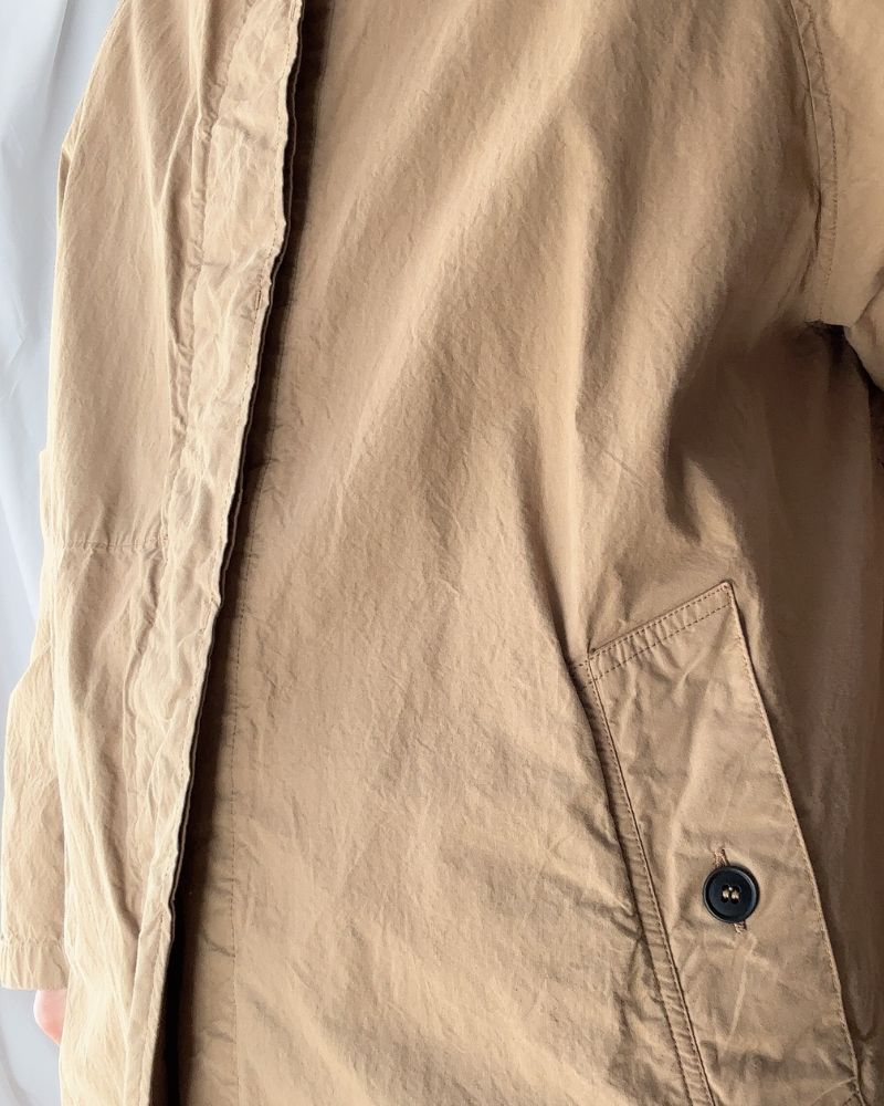 LIGHT WEIGHT COTTON OVERDYE HOODED SHORT COAT in Camel