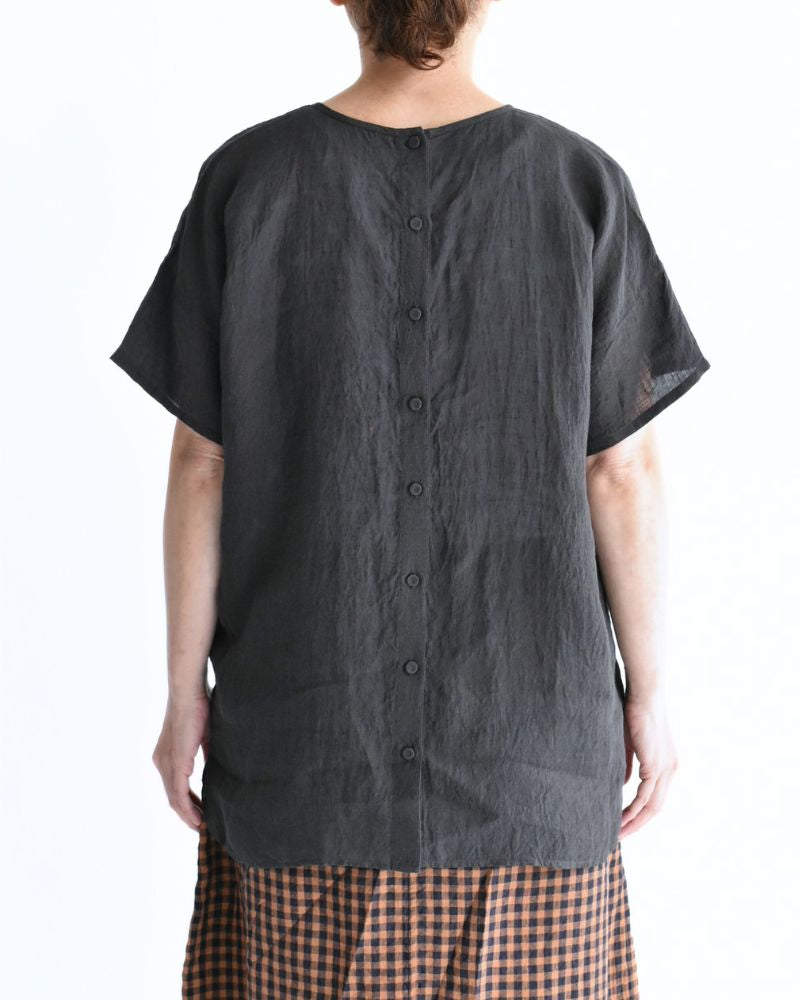 Back Opening Crew-neck Short Sleeve Embroidery Shirt in Black
