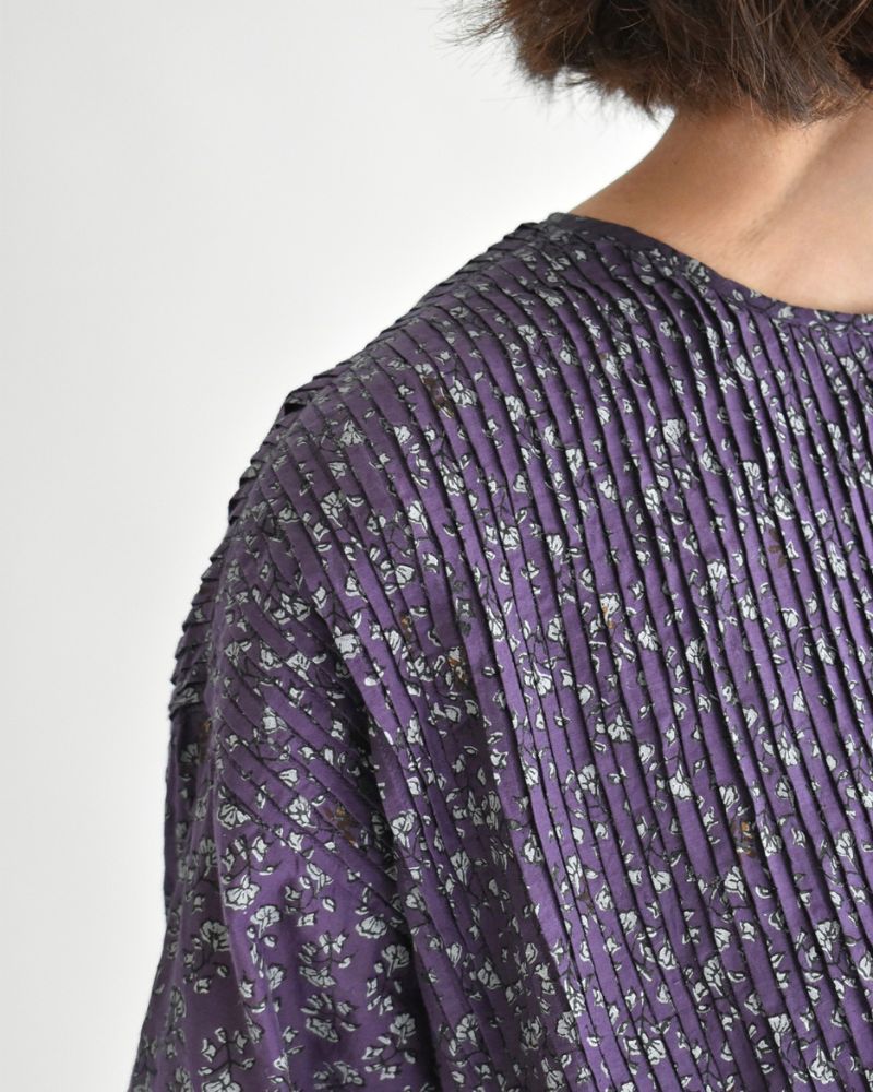 Crew-Neck Button Shirt with Pintuck in Purple
