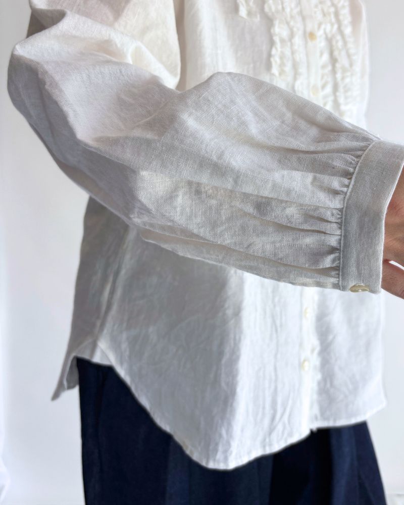 Cotton linen frill blouse in OffWhite
