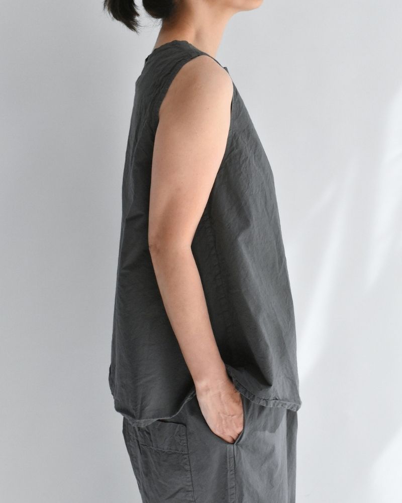 Shrink Sleeveless Top in Gray