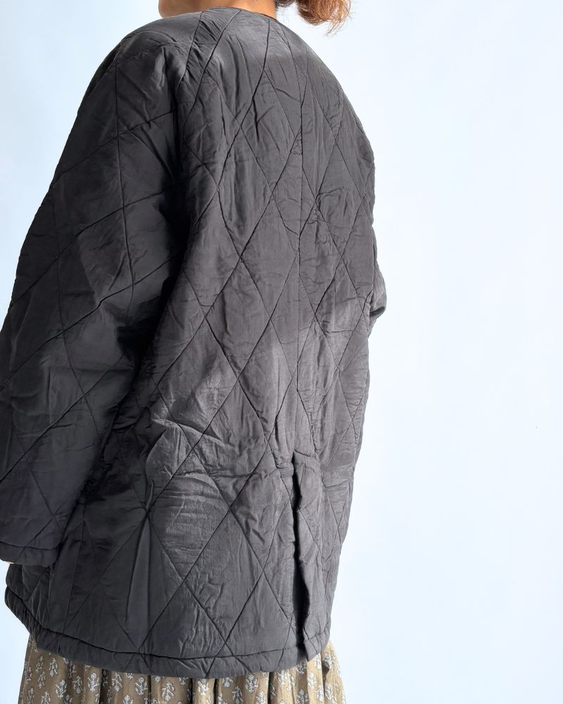 FRONT BUTTON SHORT COAT in Black