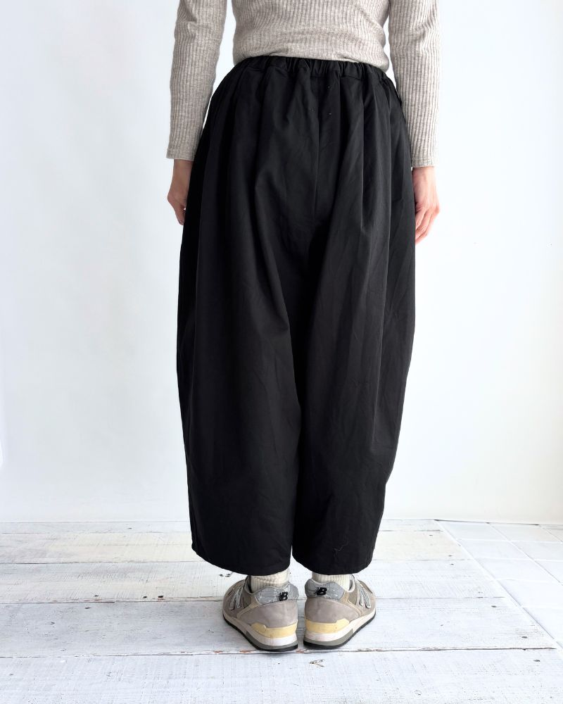 Satin Camille Tuckd Pants in Black