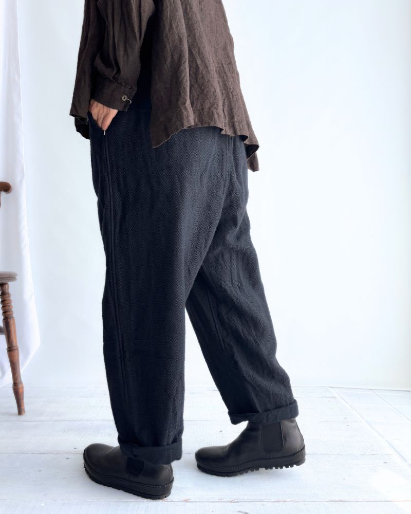 TEORI Cotton Herringbone Easy Tapered Pants in Black