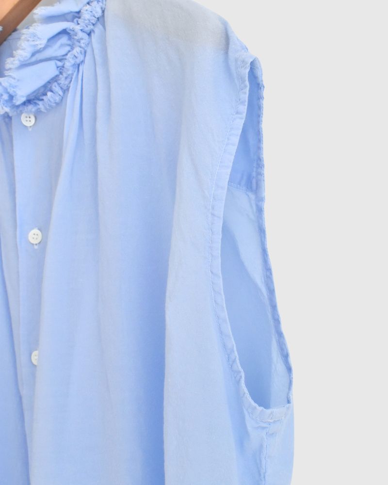 Sleeveless Frill blouse in Blue