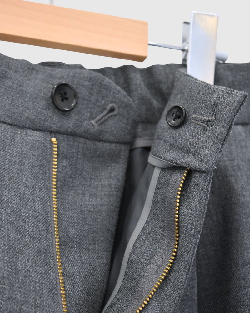 JOY-WO Wool Twill Center Tuck Shorts in HeavyGray