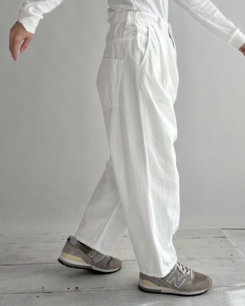Cocoon Tapered Pants (DENIM) in White