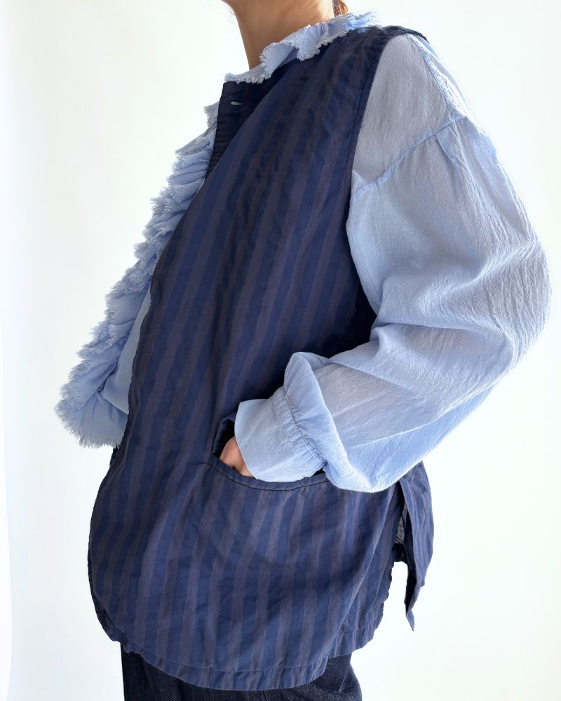 POPLIN WIDE STRIPE (OVERDYE) NO COLLAR VEST in PurpleNavy