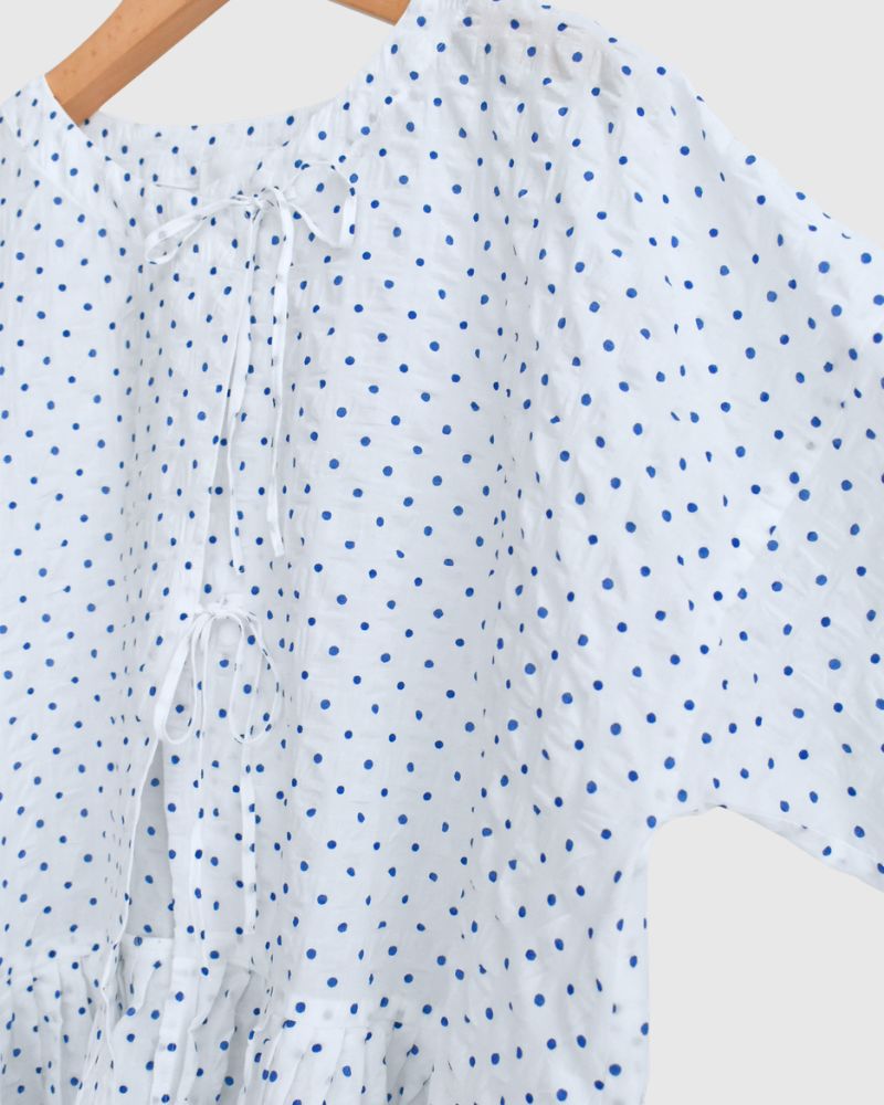 Ripple Dot Cache-coeur Blouse in White/Blue