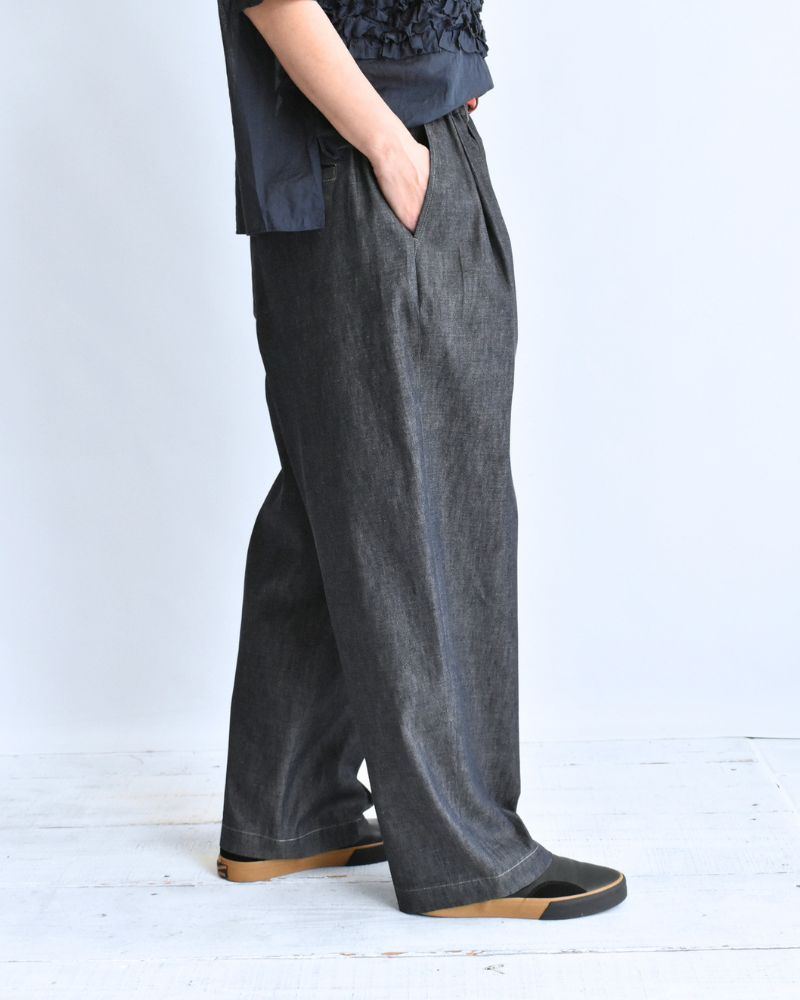 HAKU-DENIM Tuck Pants in Indigo