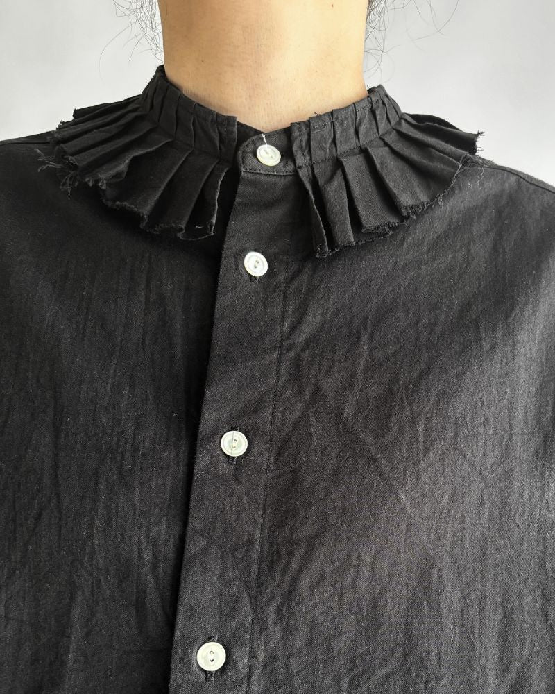 PLEATED COLLAR SHIRT in Black