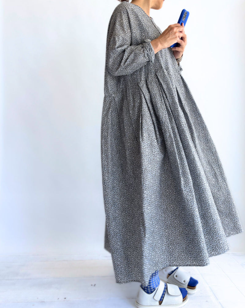 Small Flower Tuck Dress in GrayFlower