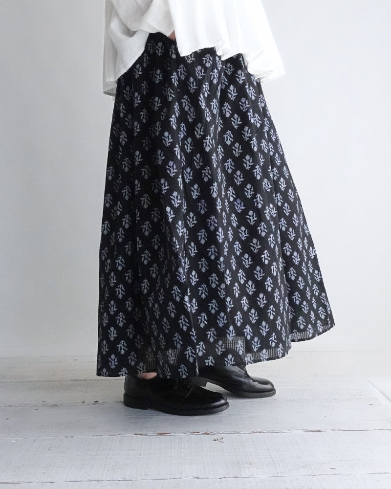 GATHERED SKIRT WITH LINING in Black
