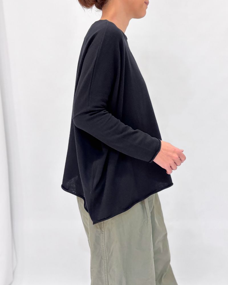 5-Color T-Line Pullover in Black