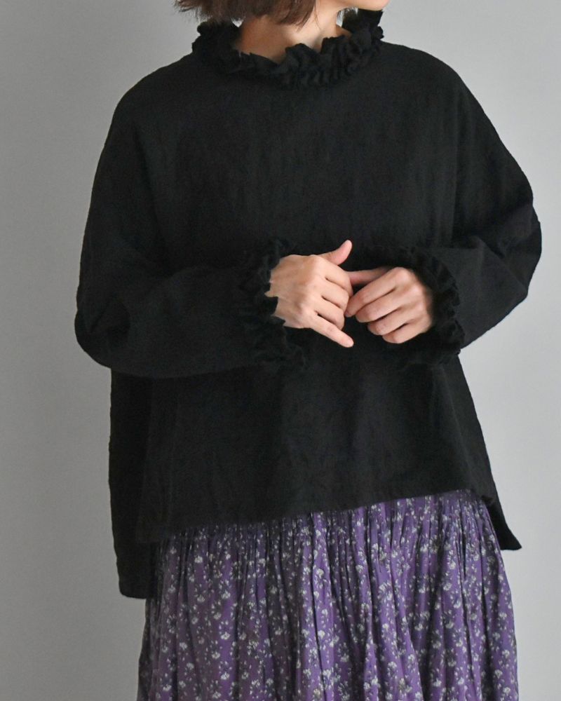 Wool Box Pullover in Black