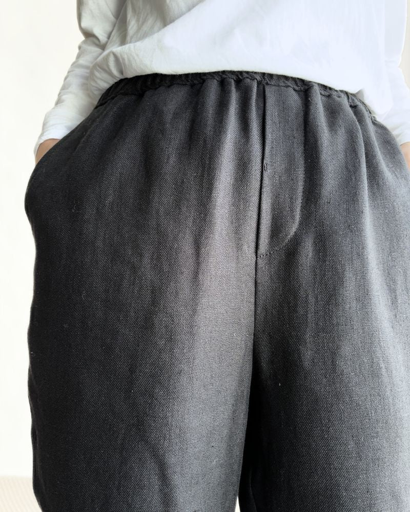 LINEN TWILL EASY TAPERED PANTS in Black