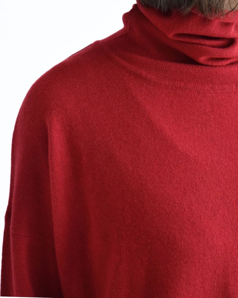 12GG Plain Stitch Drop Shoulder Polo Neck with Slit in Red