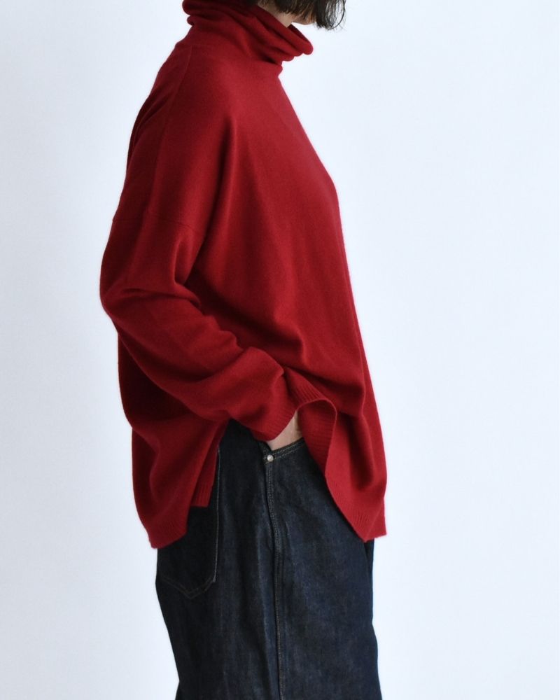 12GG Plain Stitch Drop Shoulder Polo Neck with Slit in Red