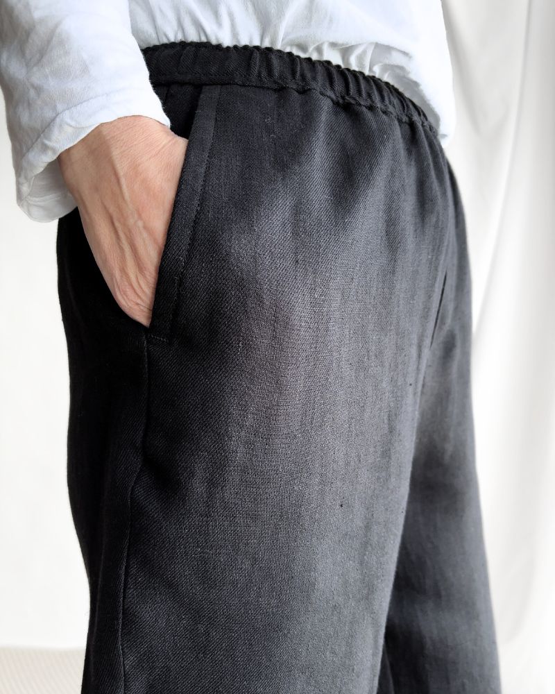 LINEN TWILL EASY TAPERED PANTS in Black