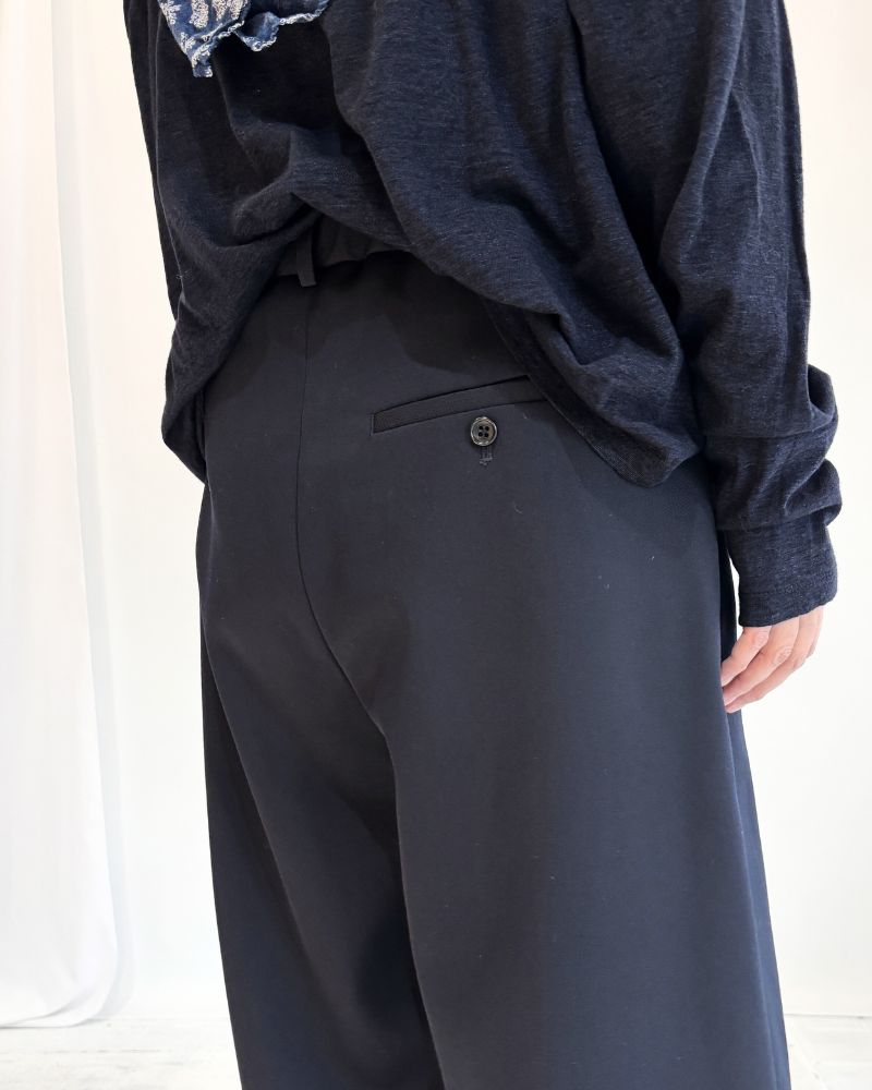 JOY-WO Wool Twill Center Tuck Shorts in Navy