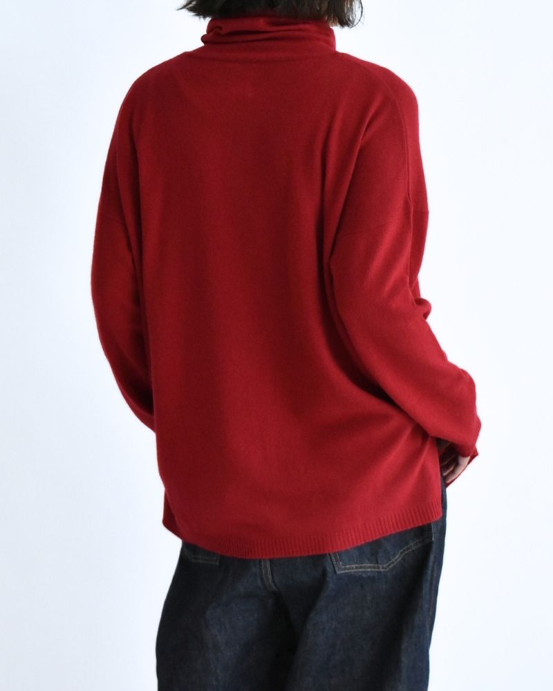 12GG Plain Stitch Drop Shoulder Polo Neck with Slit in Red