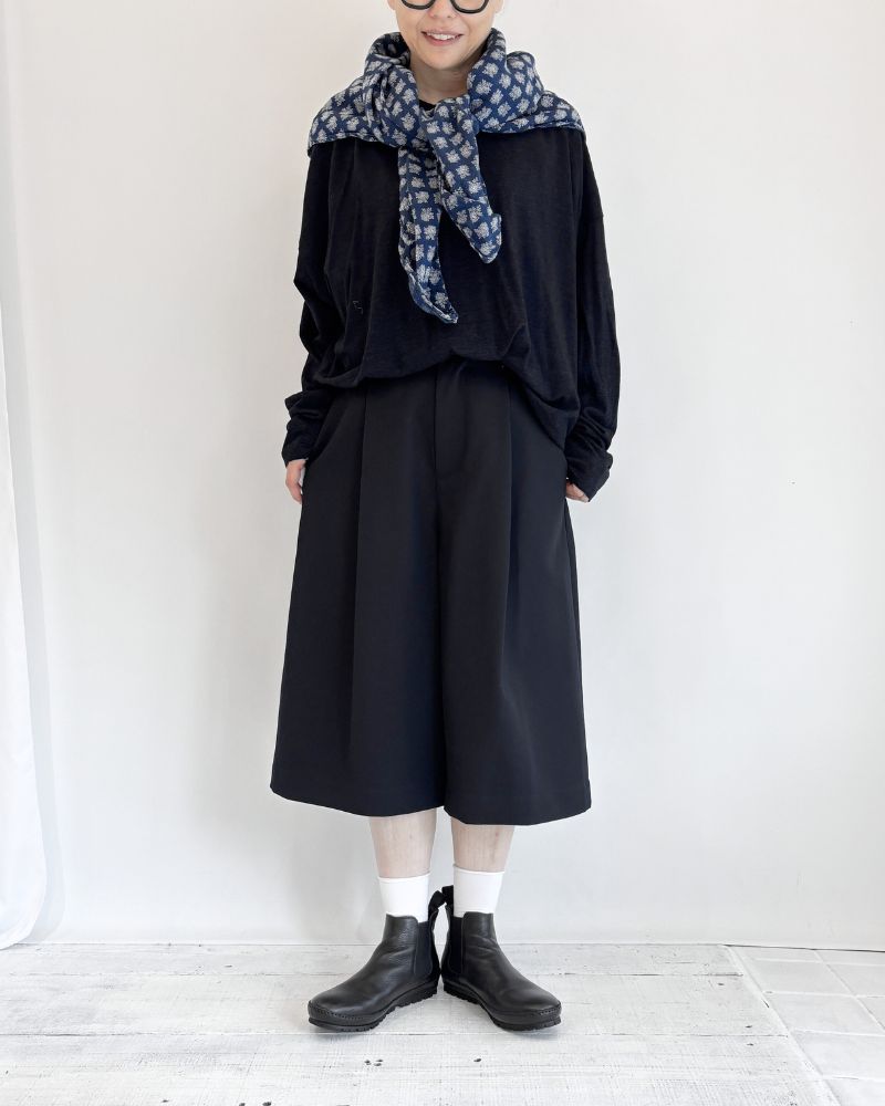 JOY-WO Wool Twill Center Tuck Shorts in Navy