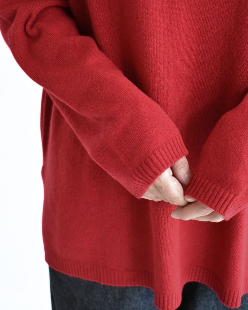 12GG Plain Stitch Drop Shoulder Polo Neck with Slit in Red