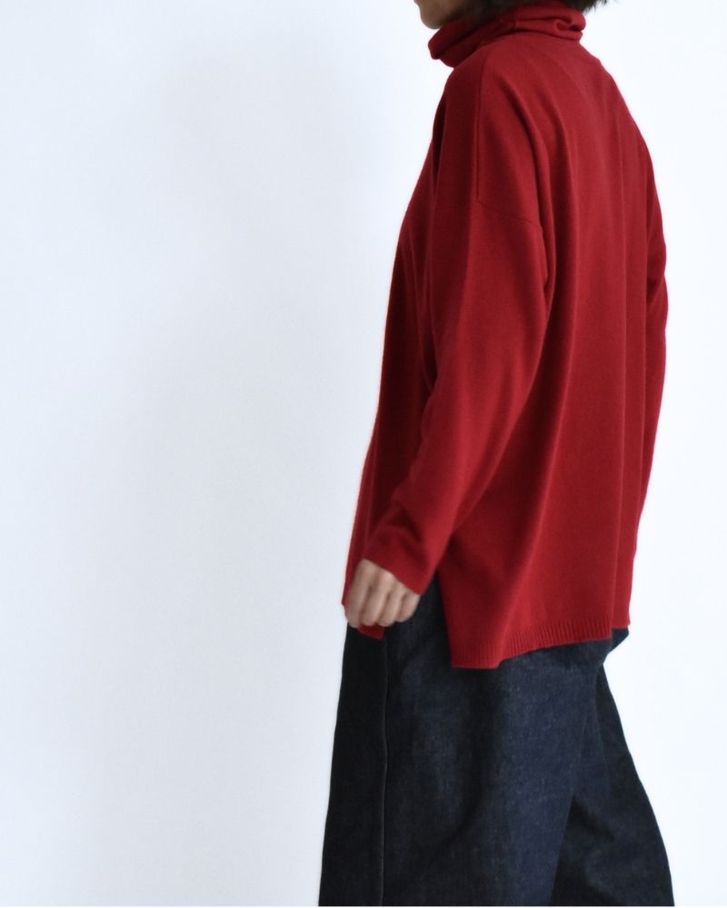 12GG Plain Stitch Drop Shoulder Polo Neck with Slit in Red