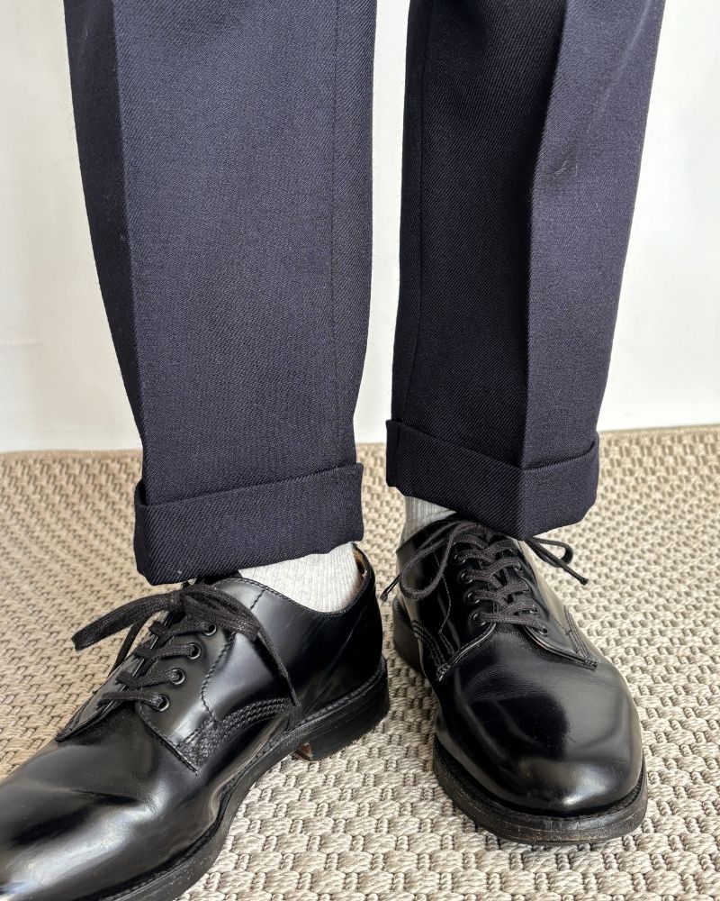 ROBIN-WO Center Pleated Tapered Pants in Navy