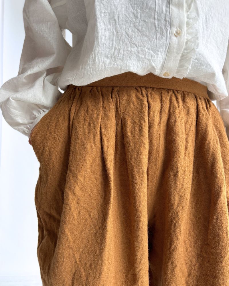 CAMILLE WOOL TUCK PANTS in Camel