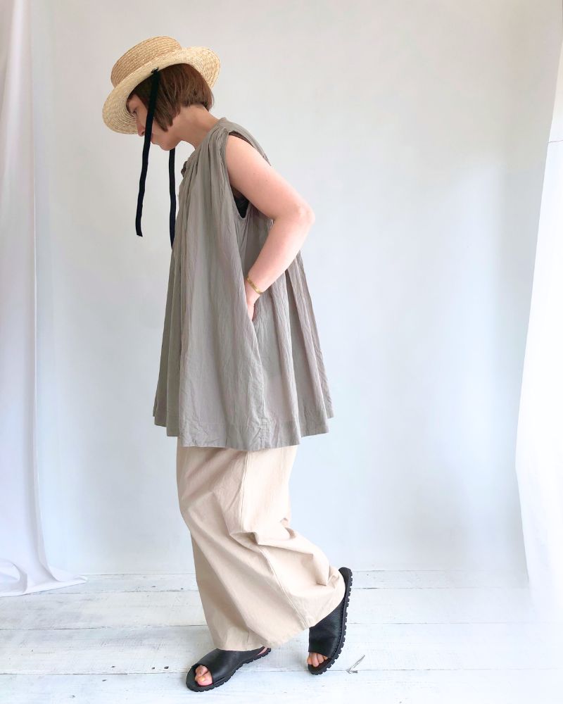 Sleeveless Gathered Blouse in Short