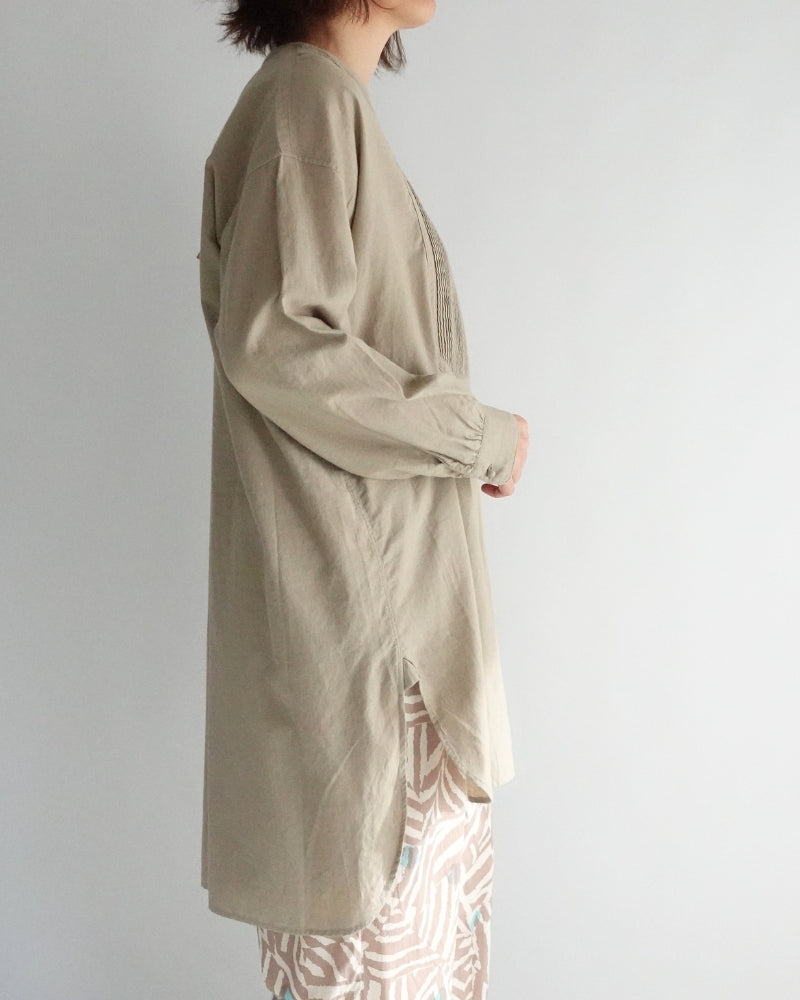 CREW-NECK BOSOM LONG SHIRT WITH MINI PINTUCK in Beige