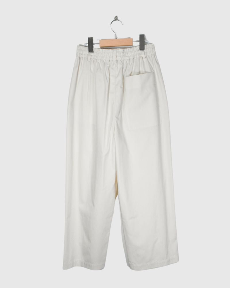 HAKAMA-GABA Tuck Easy Pants in Off